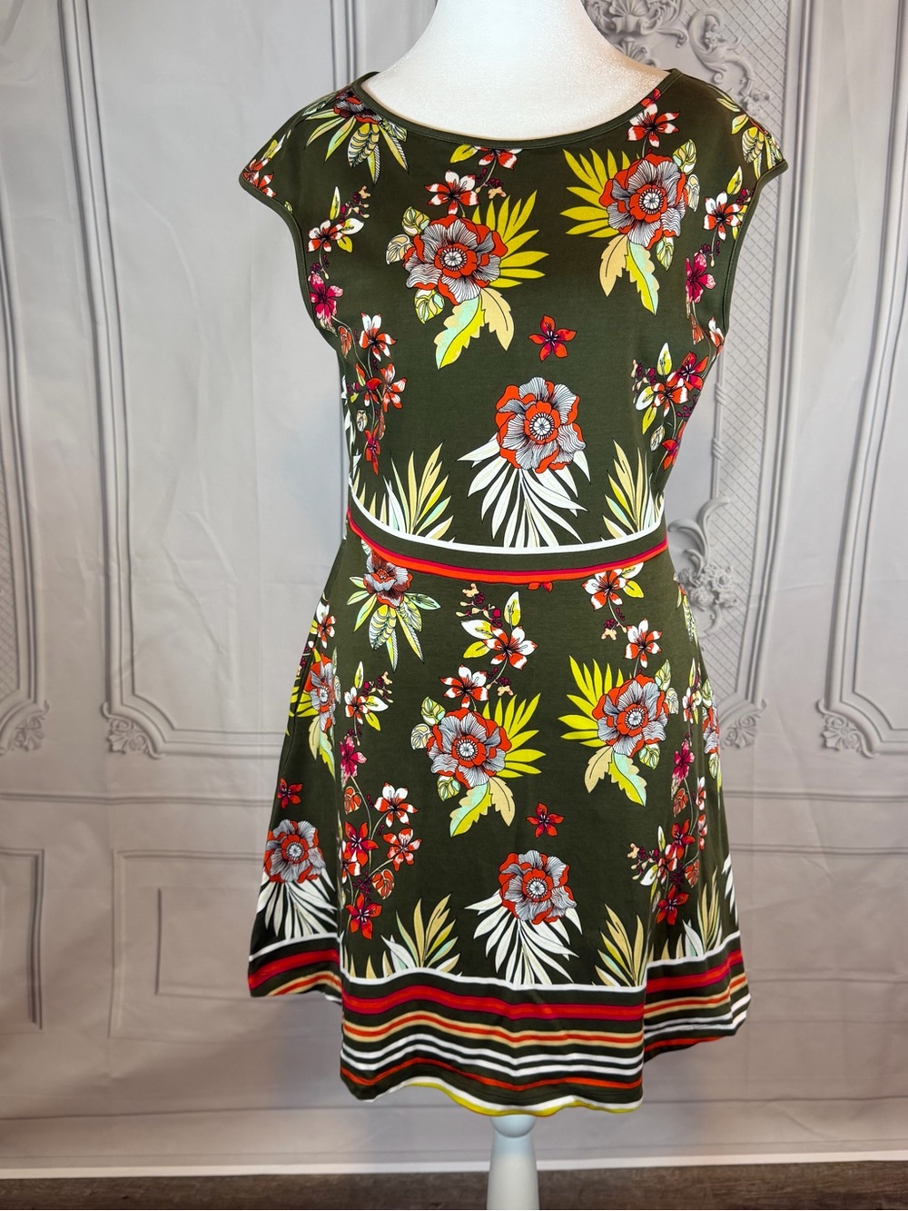 New York & Company Women’s Size M Olive Green Tropical Floral Fit Flare Dress